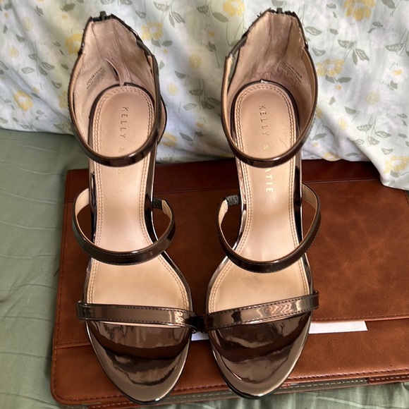 KELLY AND KATE HIGH HEELS.SIZE 7.5 DARK METALLIC GOLD. - Picture 3 of 3
